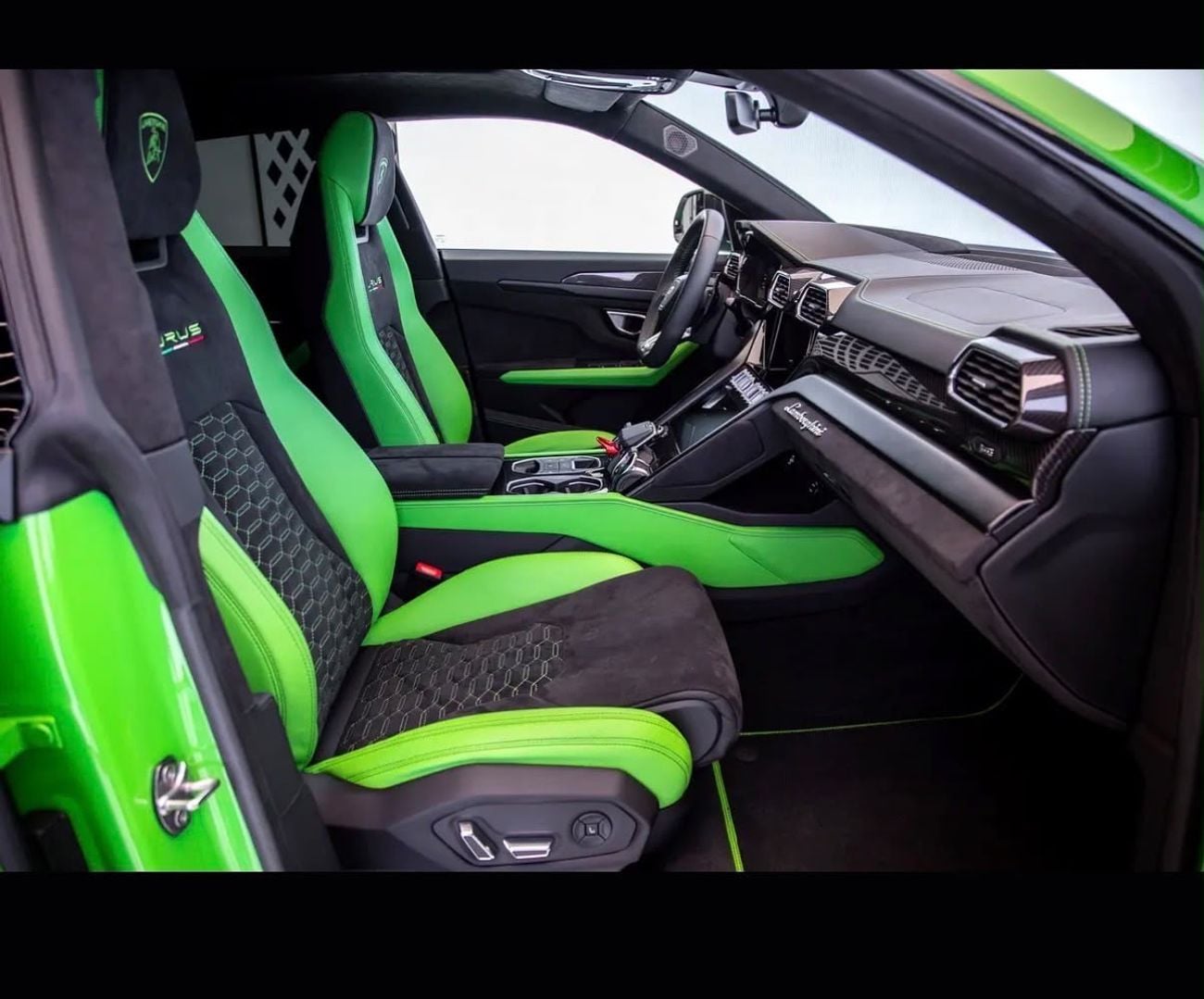 لامبورغيني اوروس STANDARD