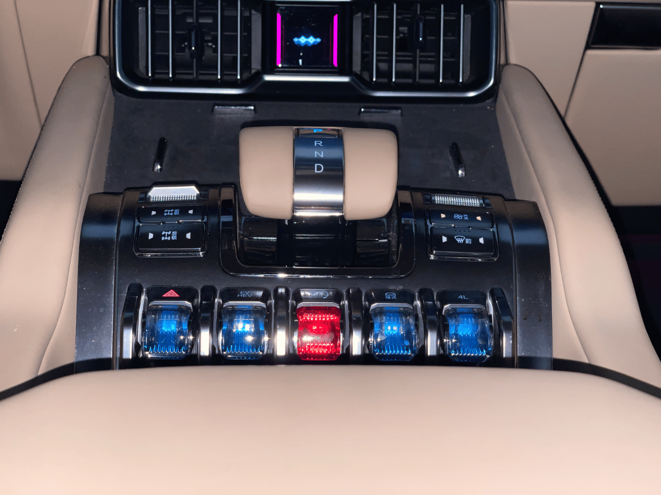BYD Leopard 8 FLAGSHIP | 17,000km | 7 seater