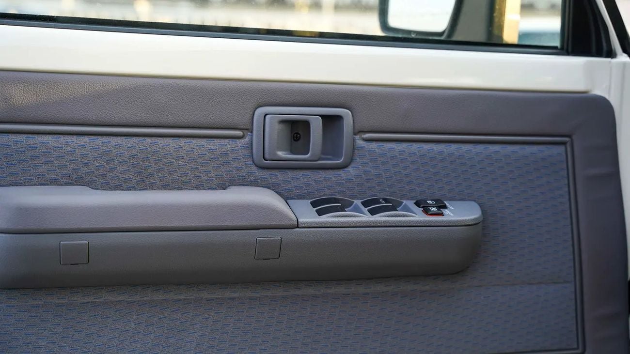 Toyota Land Cruiser 70 LC71 LX GCC Specs
