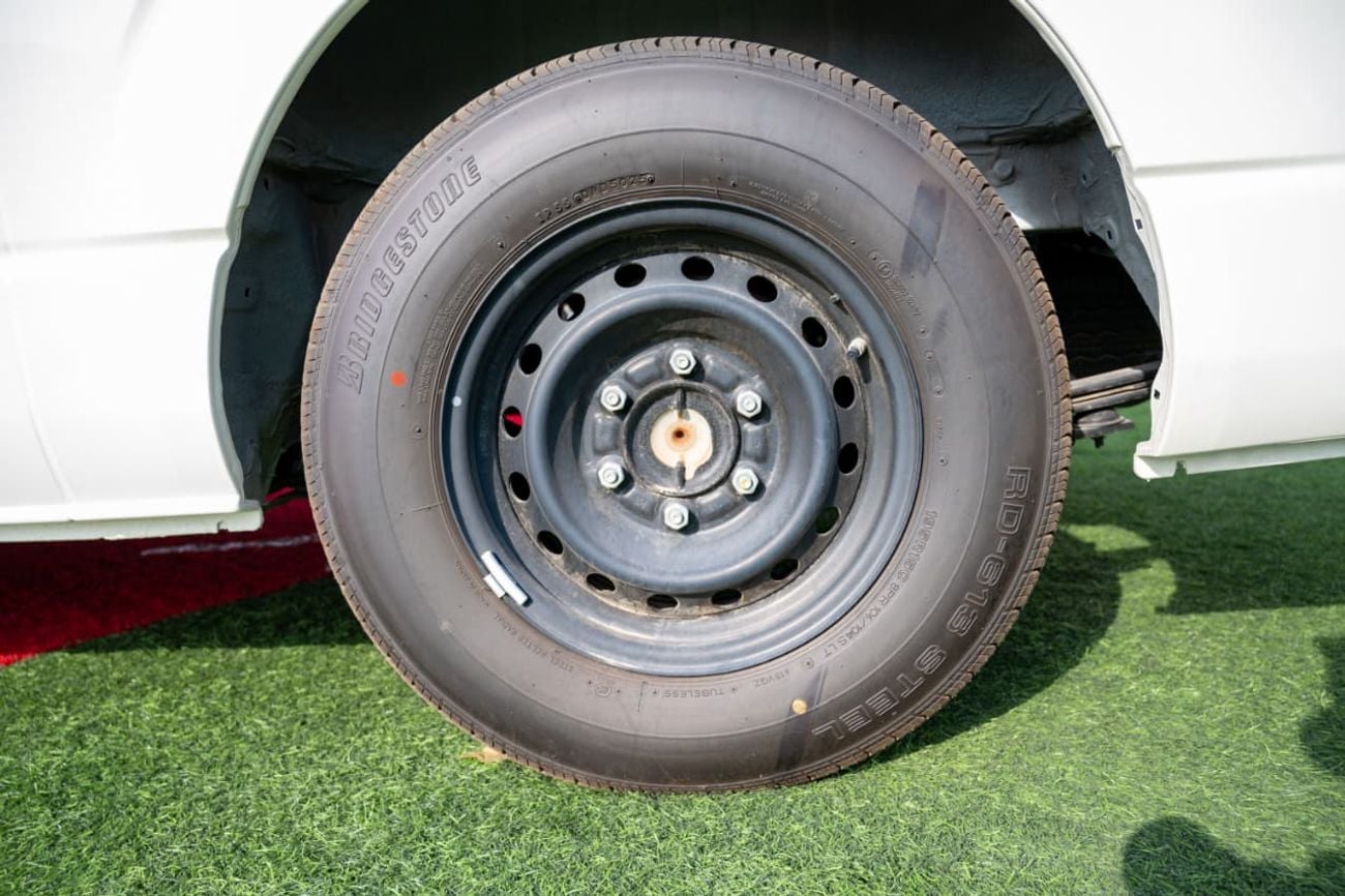Toyota Hiace PETROL 2.7 HIGHROOF CARGO MANUAL TRANSMISSION