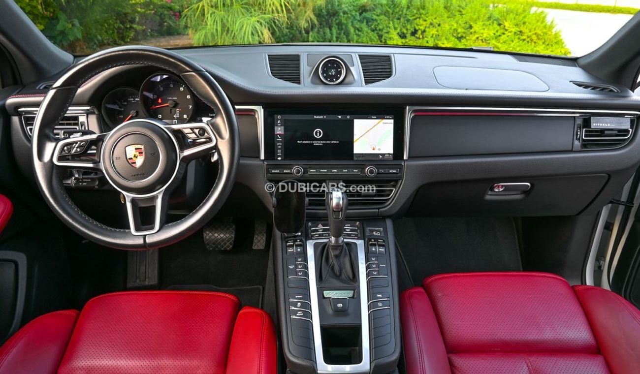 Used Porsche Macan Under Warranty 2021 for sale in Dubai 687200