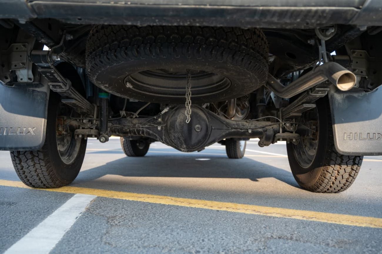 Toyota Hilux GL - Standard 2.7 4x4 Petrol Manual Transmission