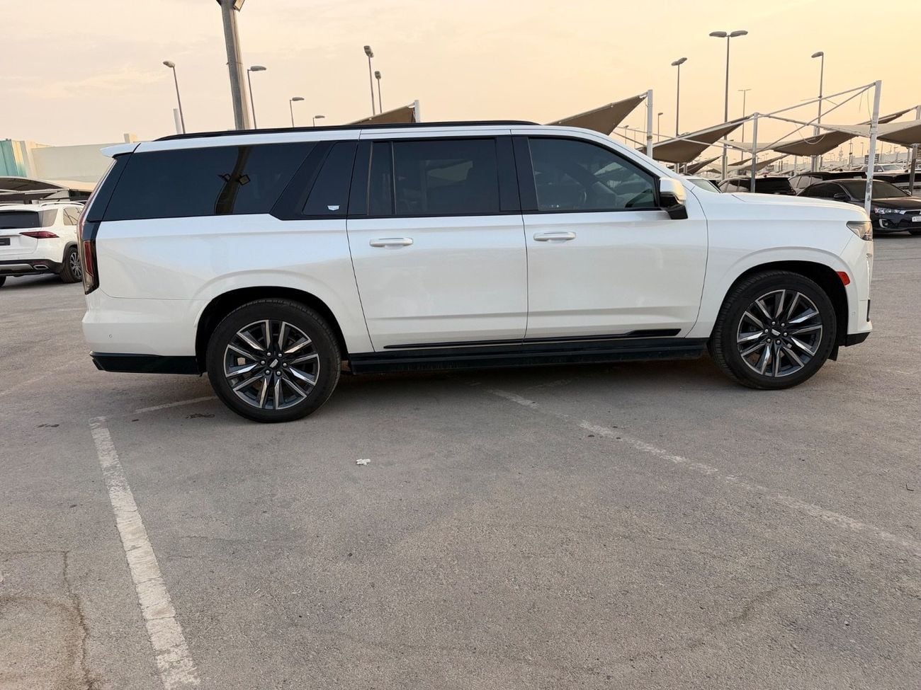كاديلاك إسكاليد ESV PREMIUM LUXURY