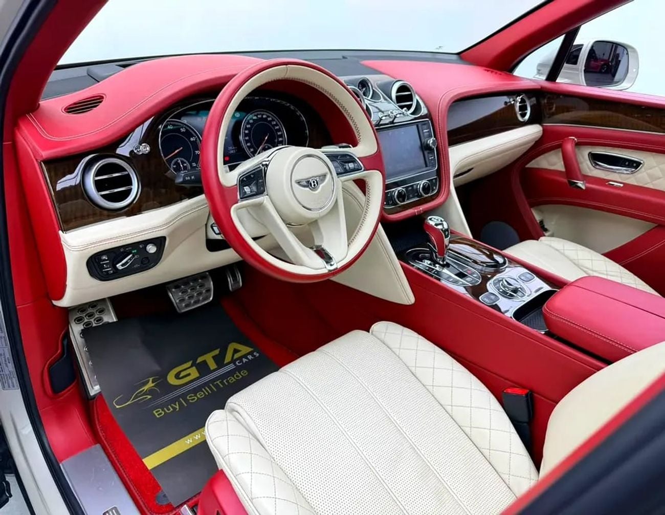 Bentley Bentayga Full Service History, Fully Loaded, Excellent Condition, GCC