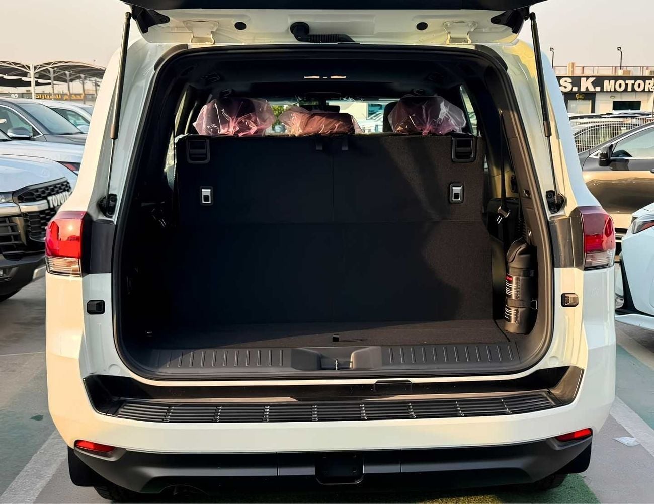 Toyota Land Cruiser GXR TWIN TURBO || 3.5L PETROL V6 | DRIVER PWR SEAT | SUNROOF | COOL BOX (CODE # GXR3B)