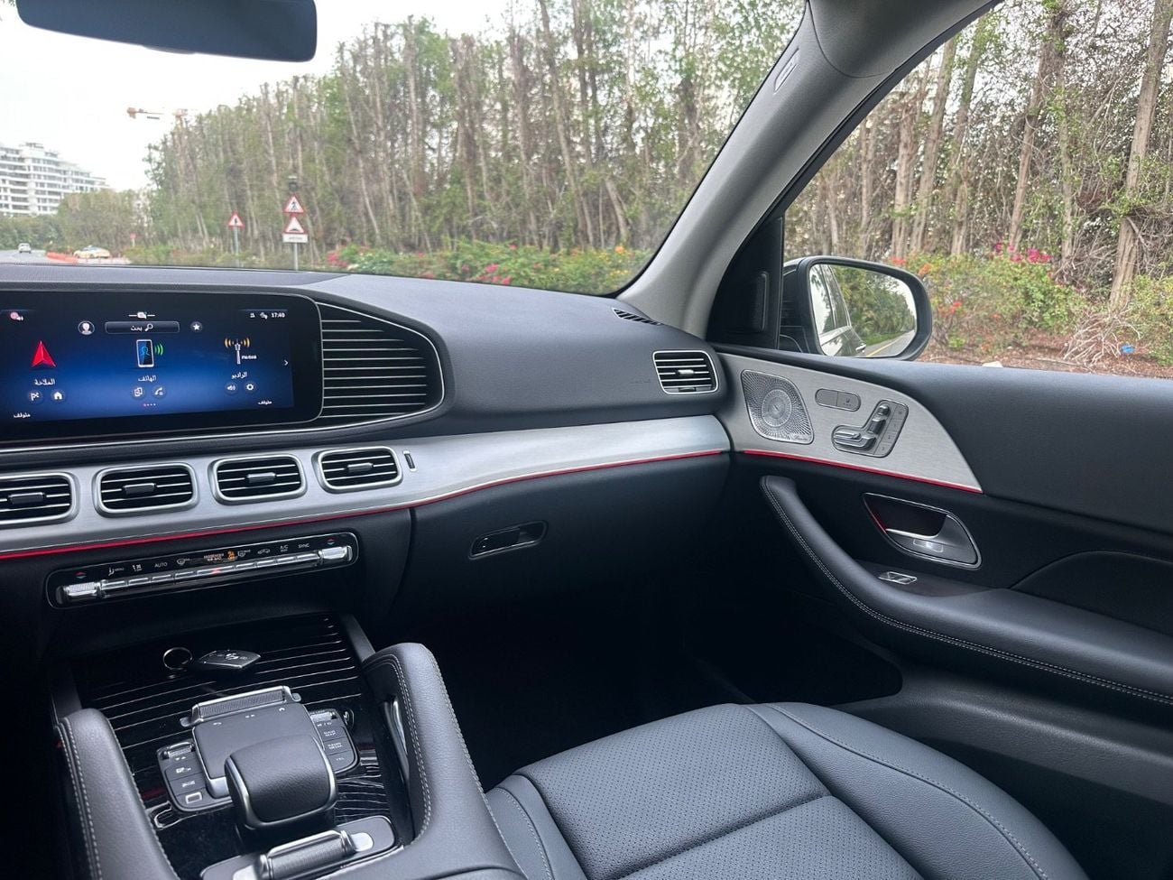 مرسيدس بنز GLE 300 2025 Diesel | 2.0L 4-cylinder 270 HP | Low Mileage | Like New