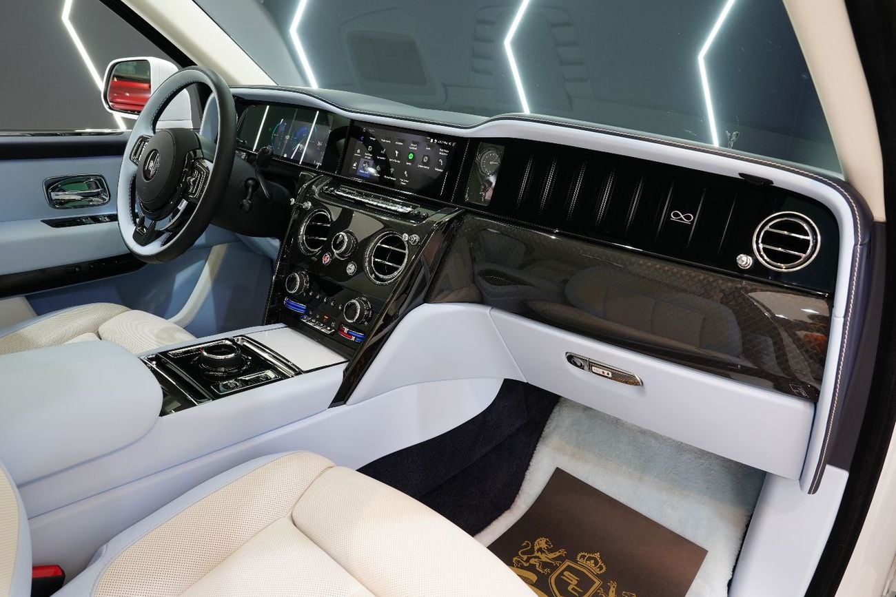 Rolls Royce Cullinan BLACK BADGE Executive Rear Seats, Rear Screens, Bespoke Audio, Dealer Warr + Serv!!
