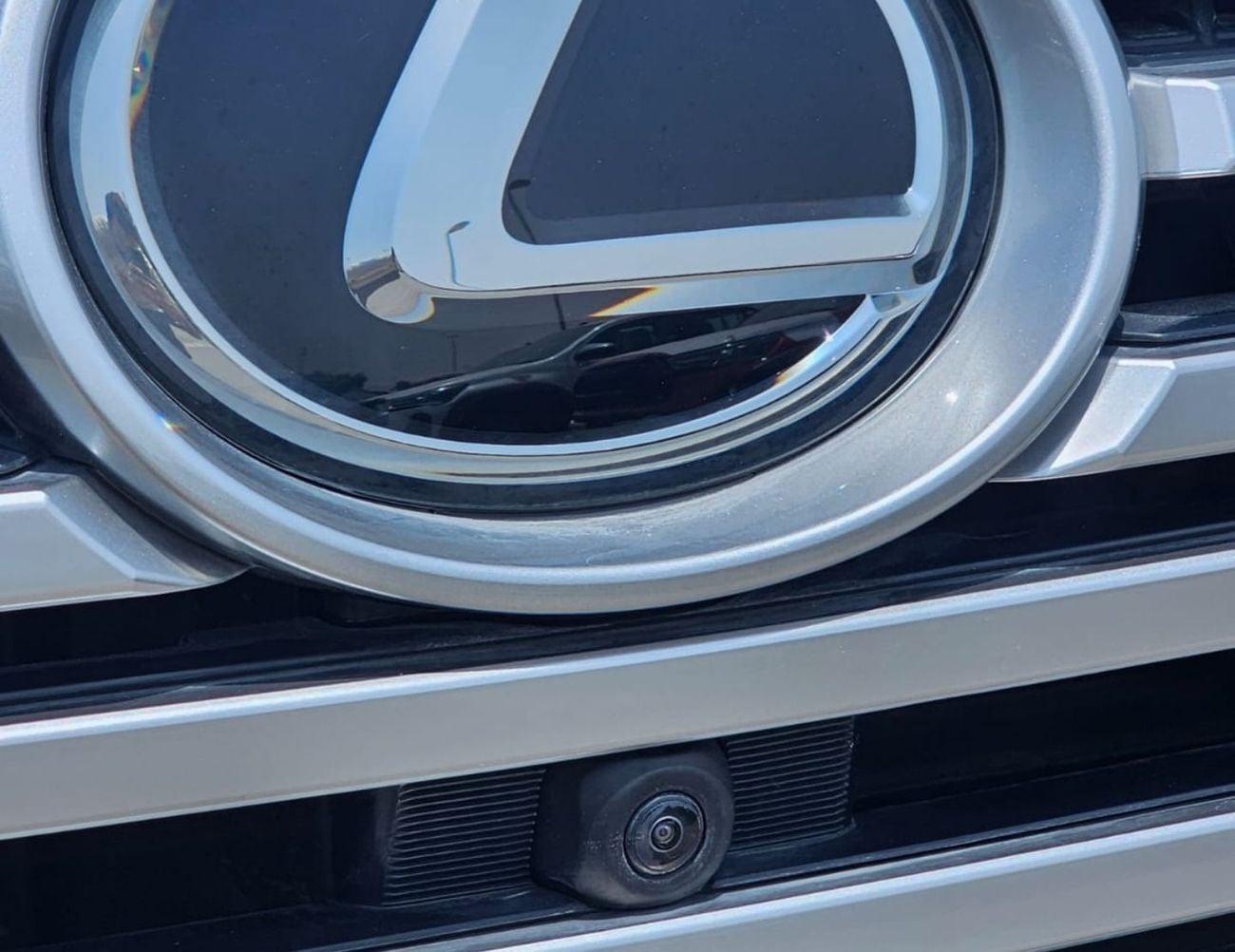 Lexus LX600 SIGNATURE || 3.5L V6 PETROL / RADAR / REAR ENTERTAINMENT SCREEN / HEADS UP DISPALY / COOL BOX (CODE