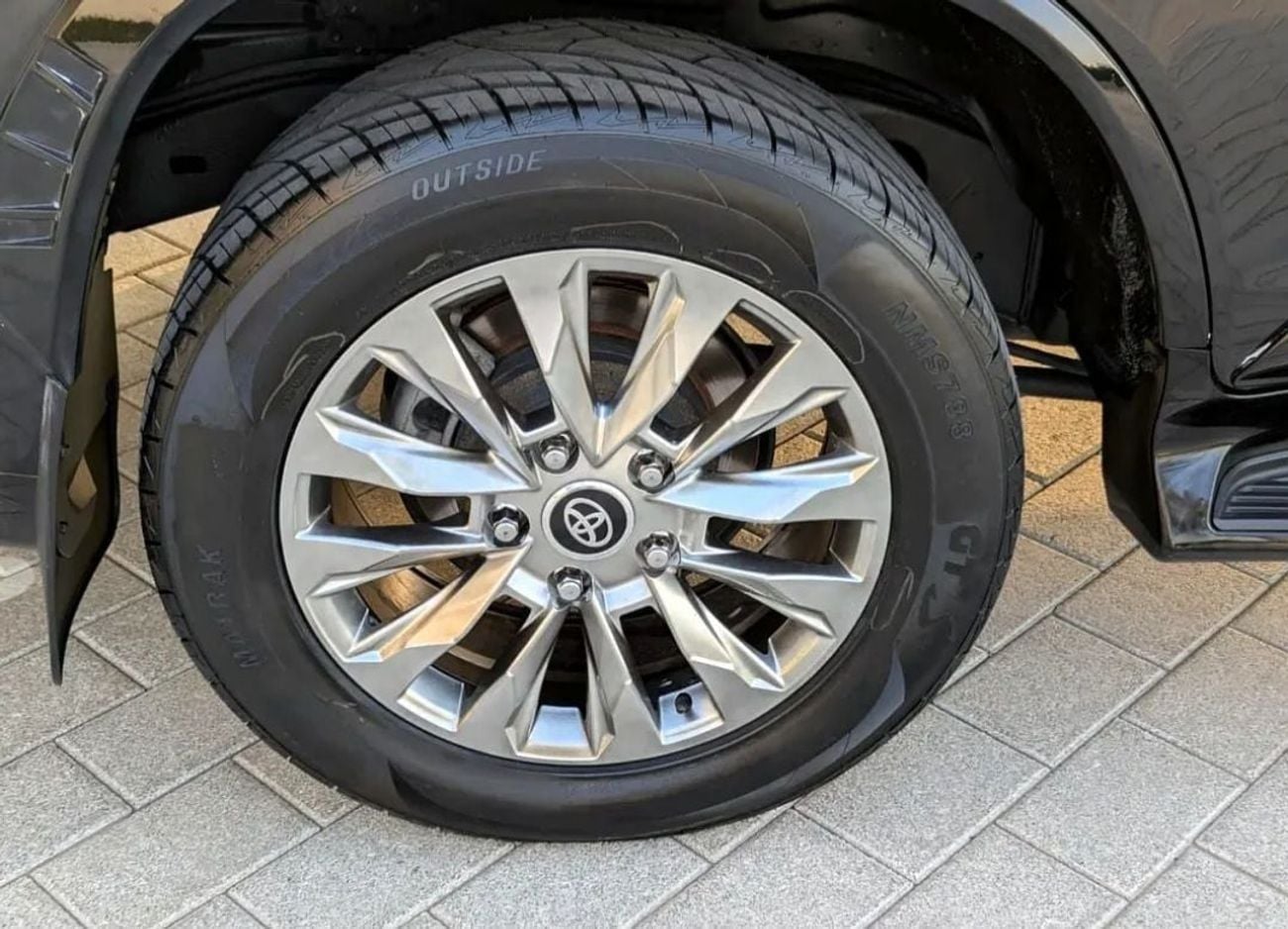 Toyota Land Cruiser GXR Toyota landcruise 2020Model Facelifted 2025 4.0L V6 petrol Engine Colour Black push start Transm