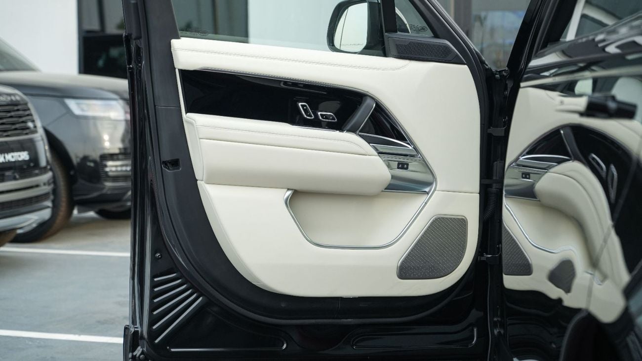 لاند روفر رينج روفر Autobiography P400 With Console Santorini Black- white 2027MY Export Only