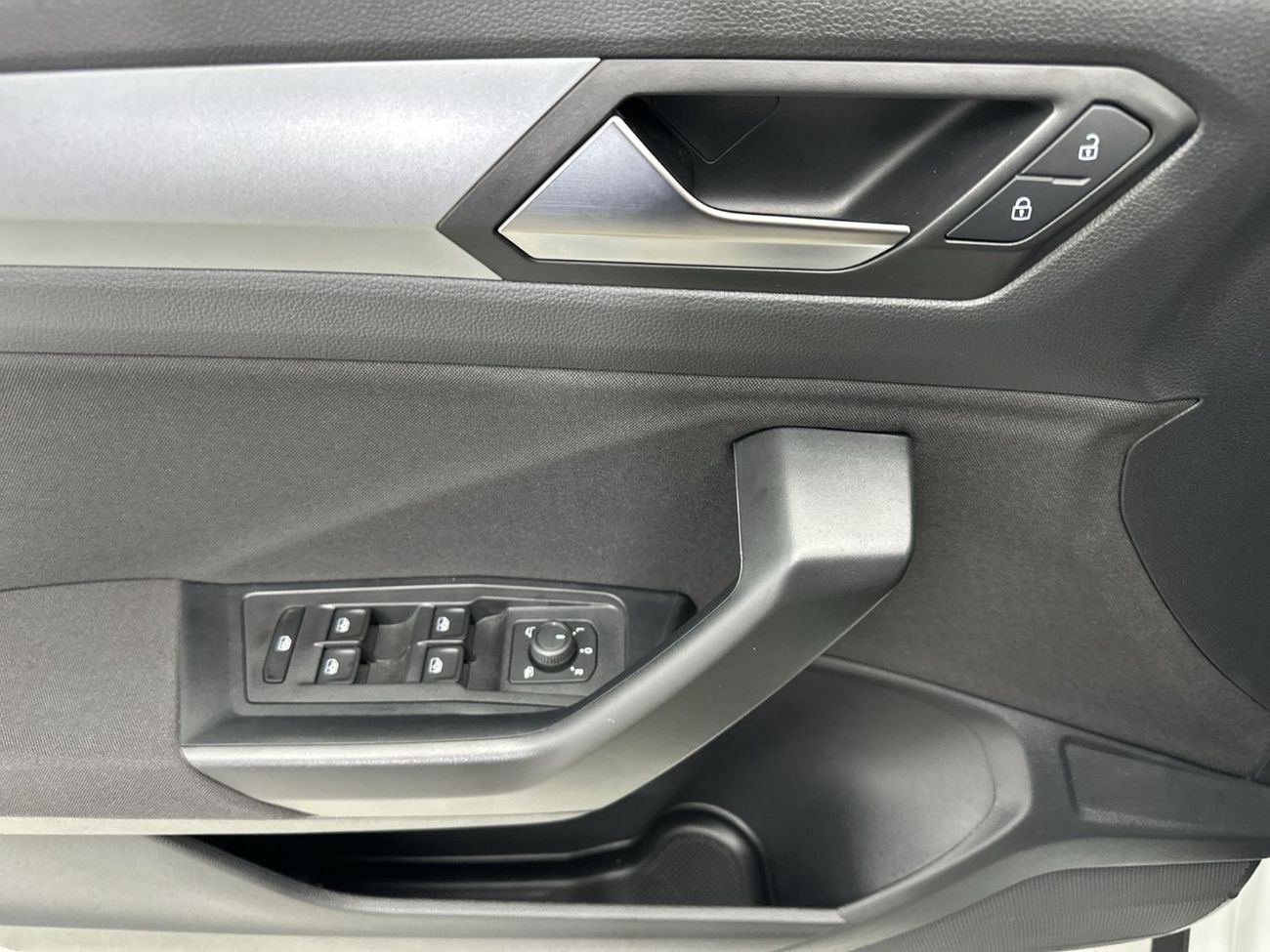 فولكس واجن T ROC LIFE Black Style 1.4L | Adaptive Cruise | LED Headlights | Discover Media Navigation | Rear Ca