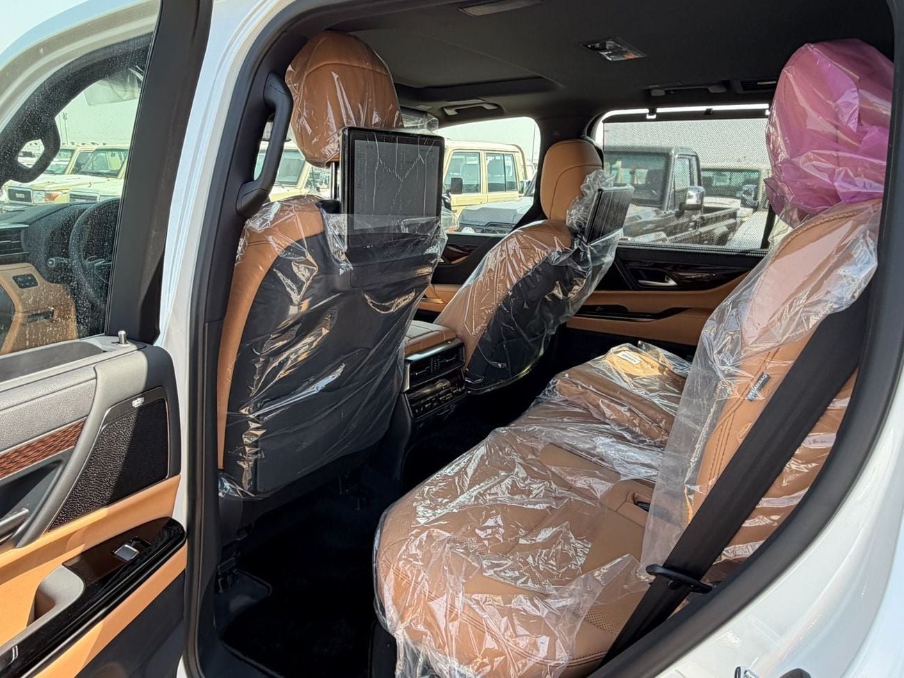 لكزس LX 700h SIGNATURE