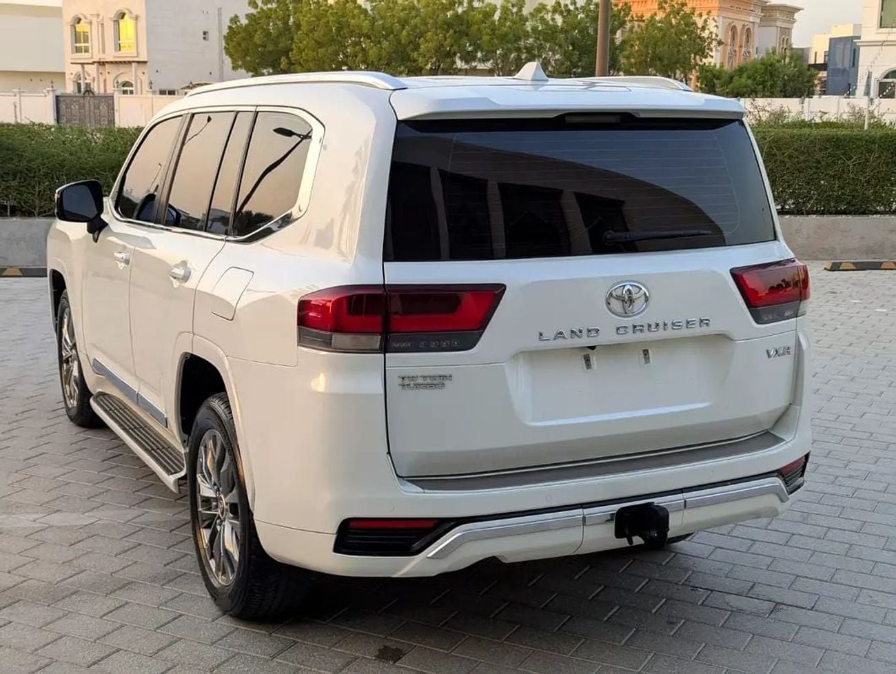 Toyota Land Cruiser VXR GCC Specs Top Full Option Twin-Turbo V6 Excellent Condition