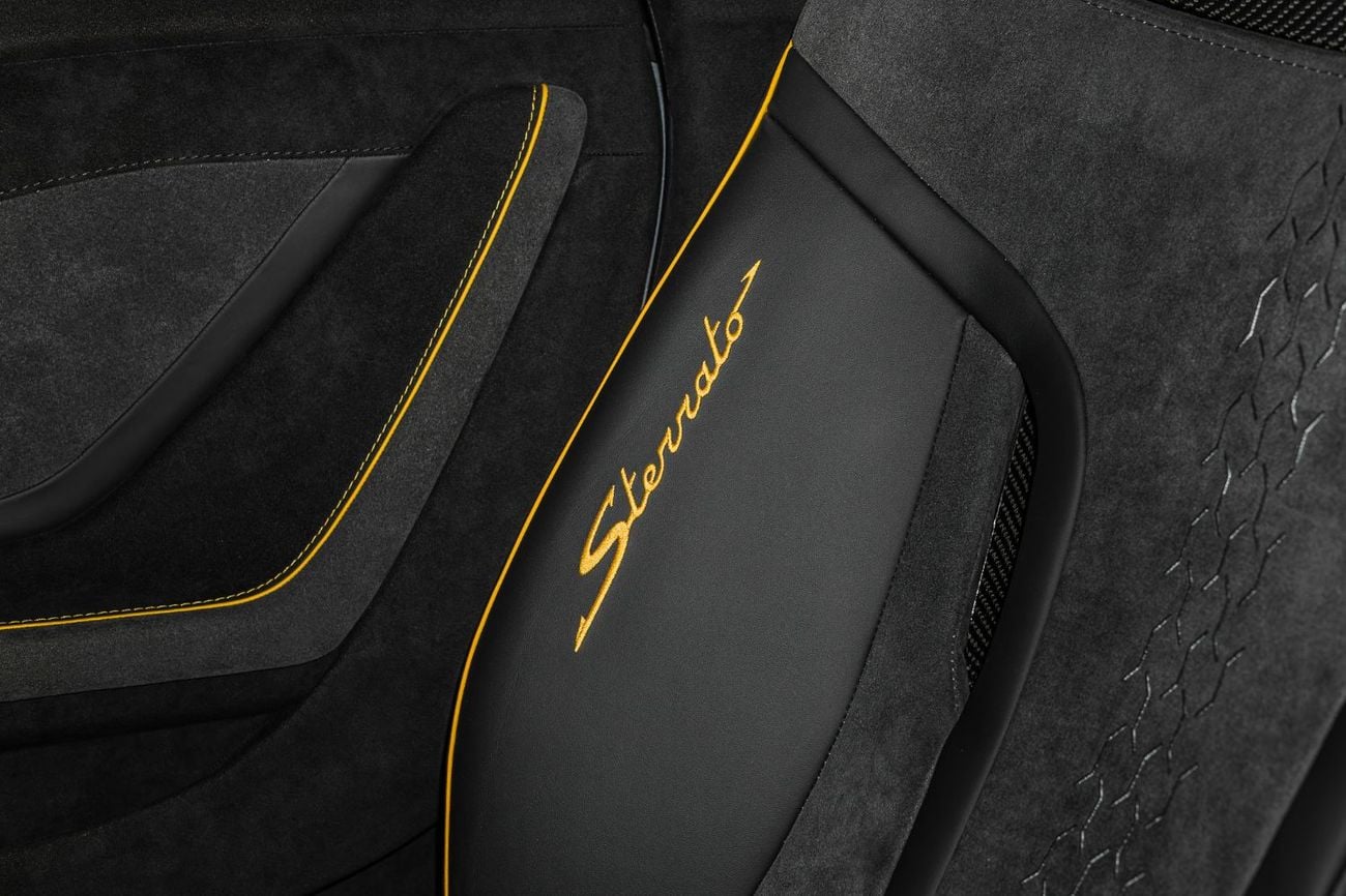 Lamborghini Huracan 2024 Lamborghini Huracán Sterrato | 1 of 1,499 | 5.2L V10 | Service and dealer Warranty | GCC Specs