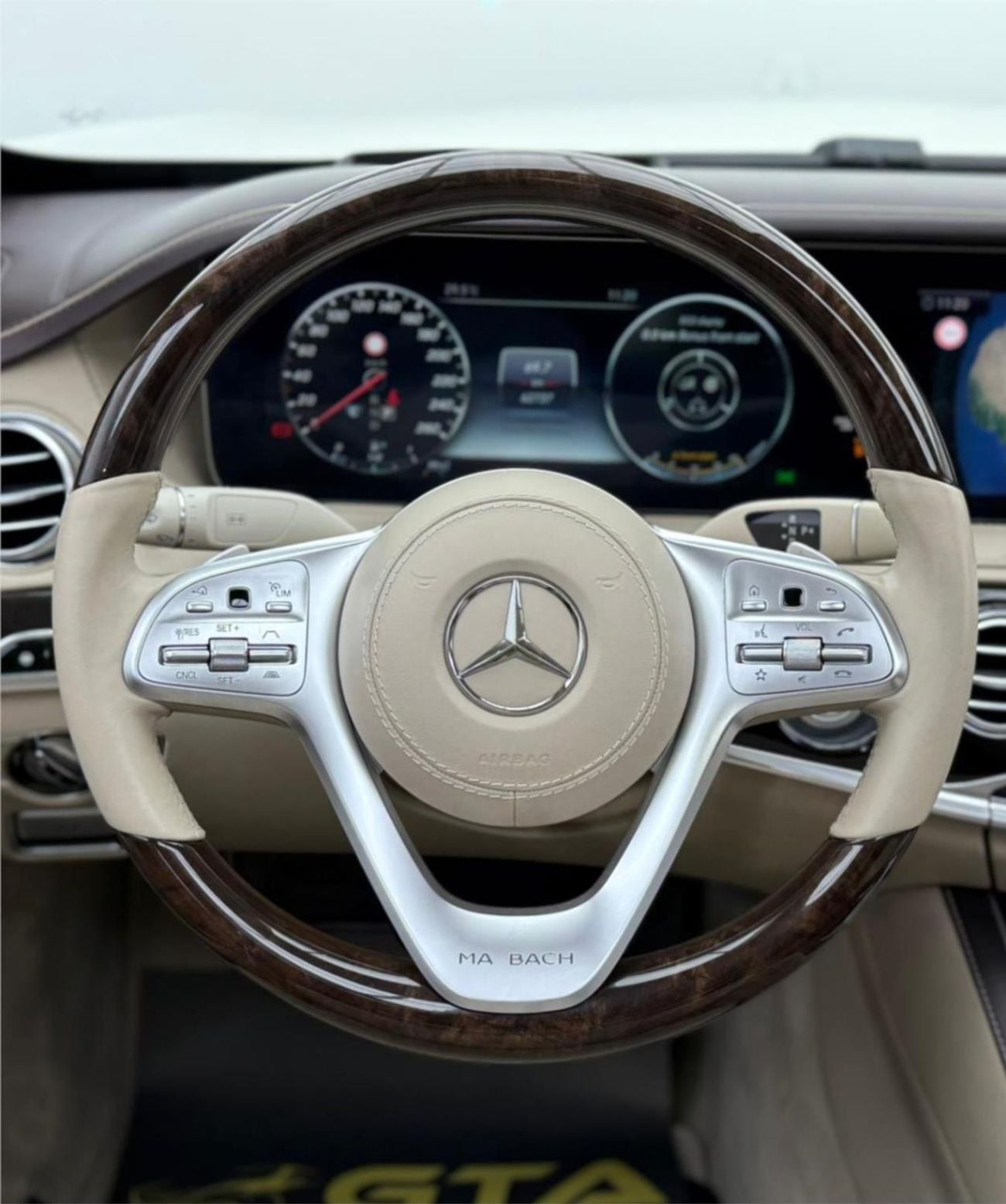 Mercedes Benz S560 STANDARD 2025 Land Rover Defender 90 HSE, Agency Warranty+Full Service History, Middle East Specs.