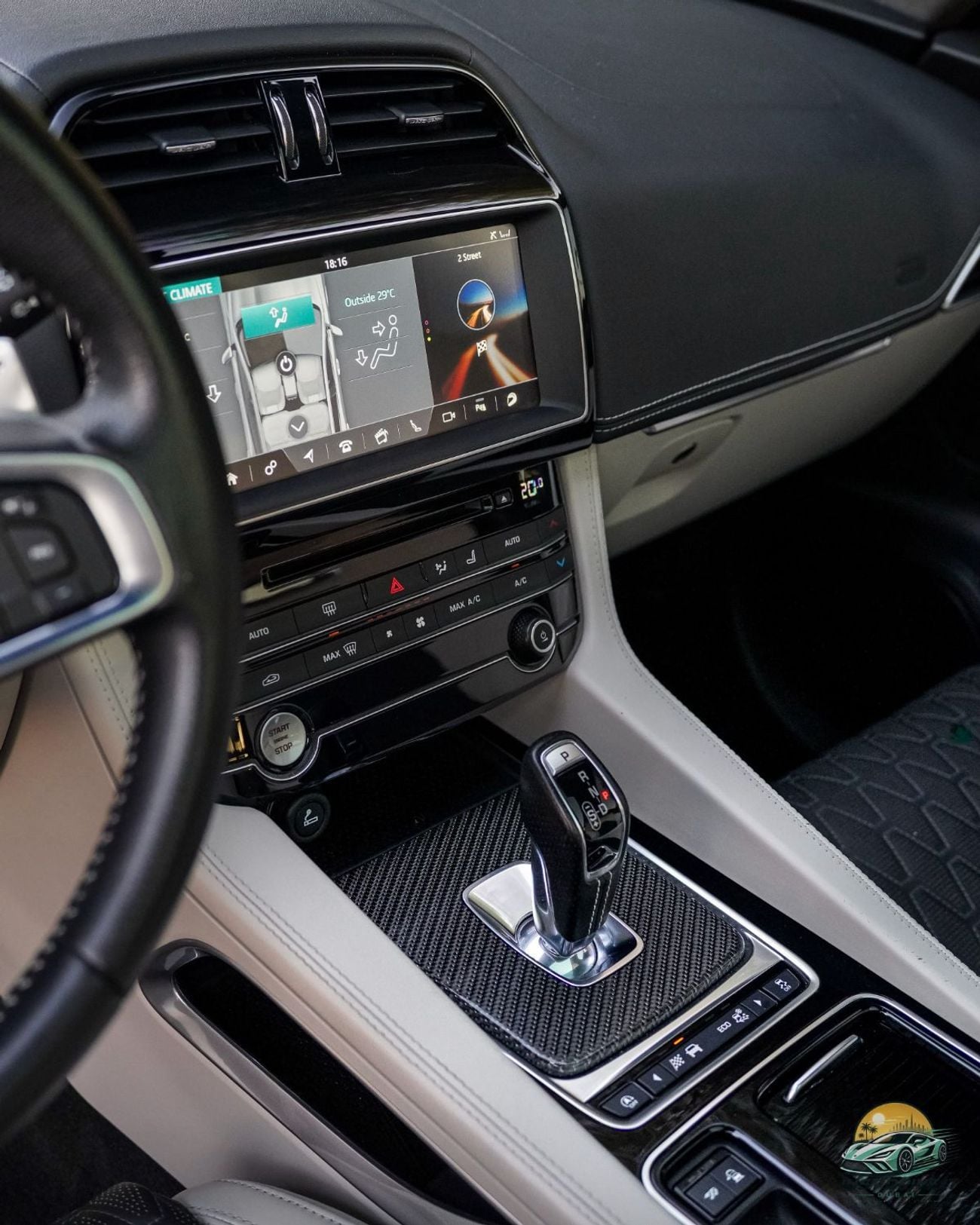 Jaguar F-PACE SVR