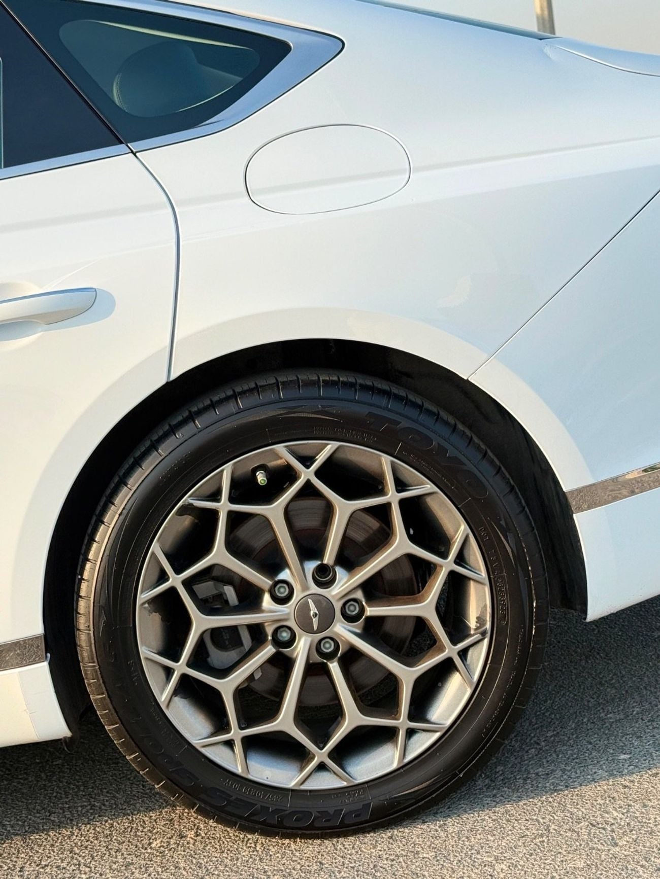 Genesis G80 Premium 2.5L luxury option