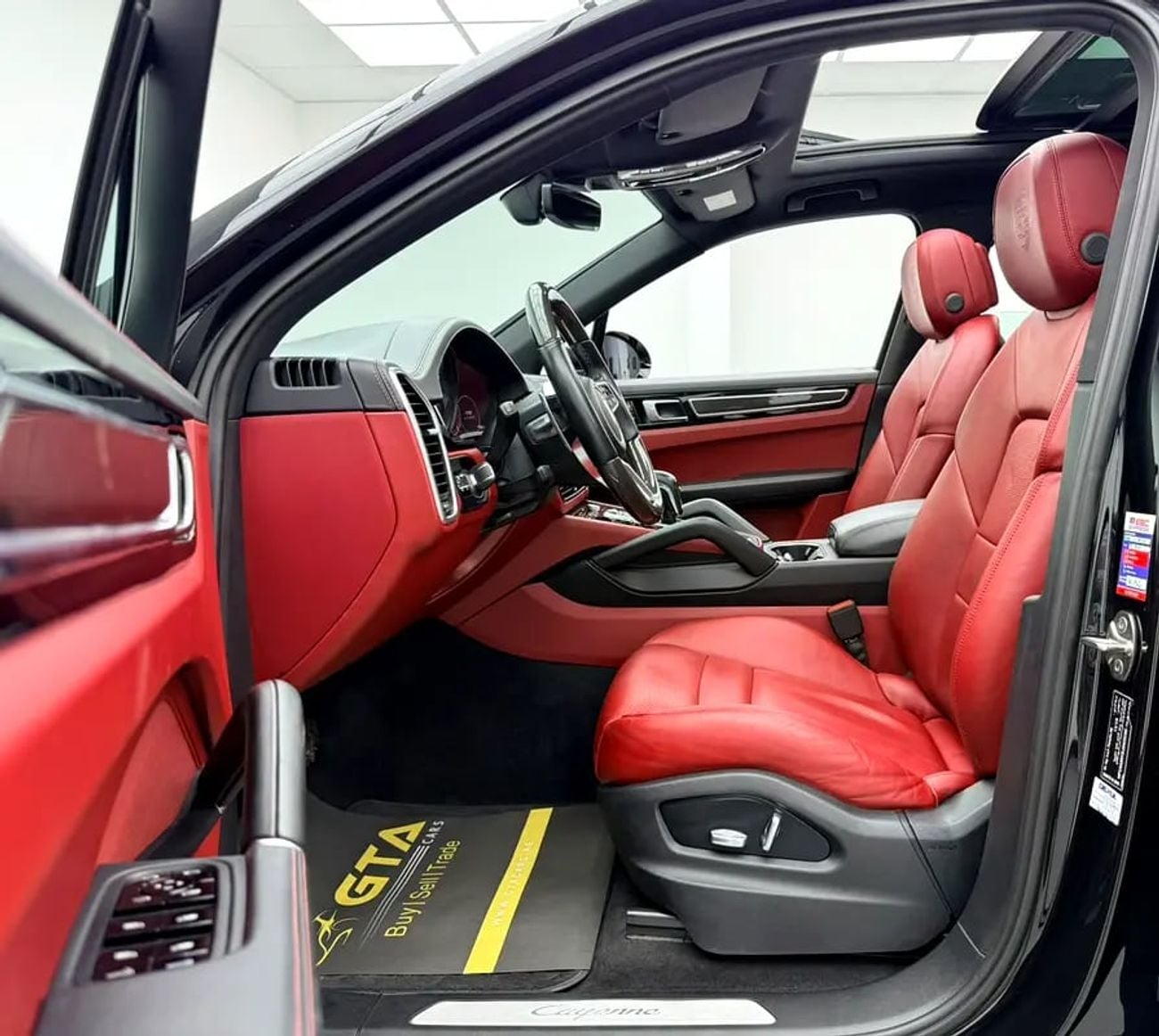 Porsche Cayenne STANDARD Warranty, Full Service History, Fully Loaded, Excellent Condition, GCC