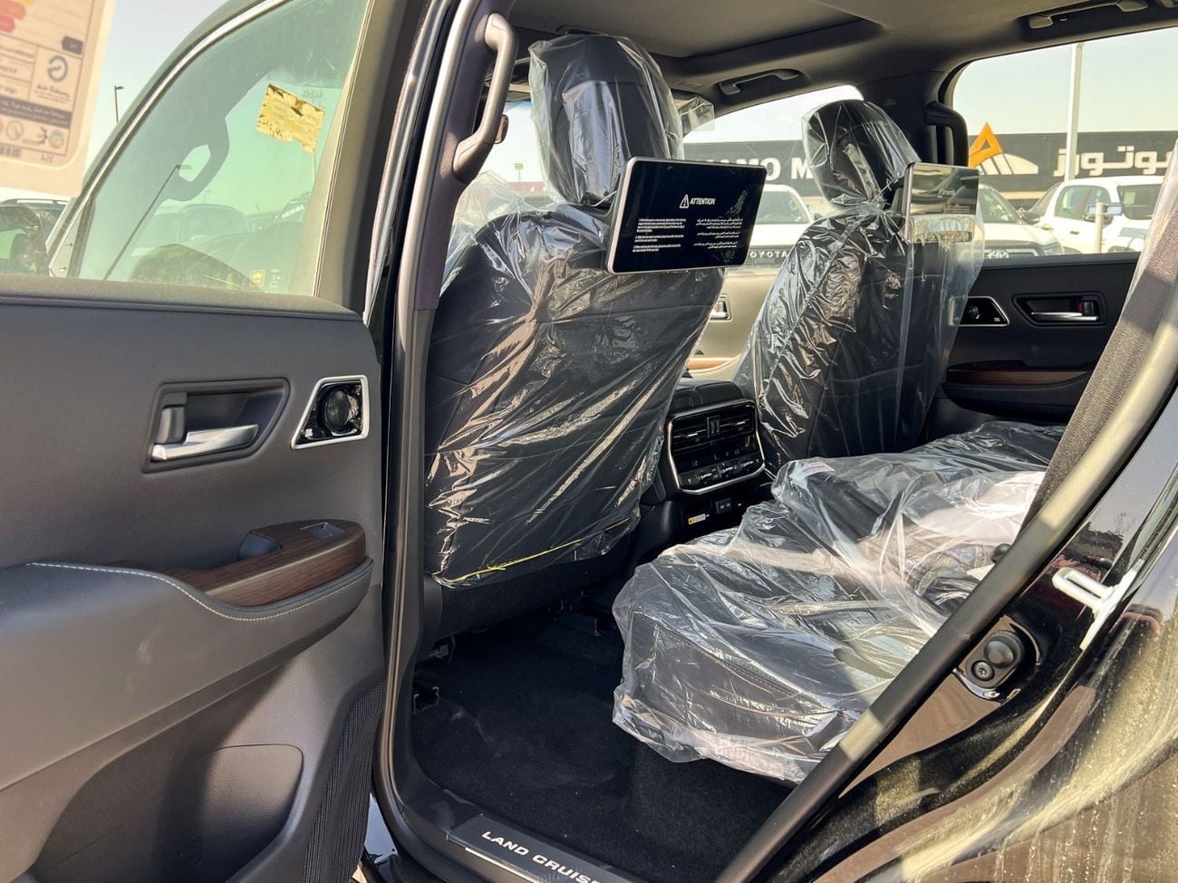 Toyota Land Cruiser EXPORT ONLY - 2026 LC300 VX 4.0L (Black Interior) (GCC Specification)