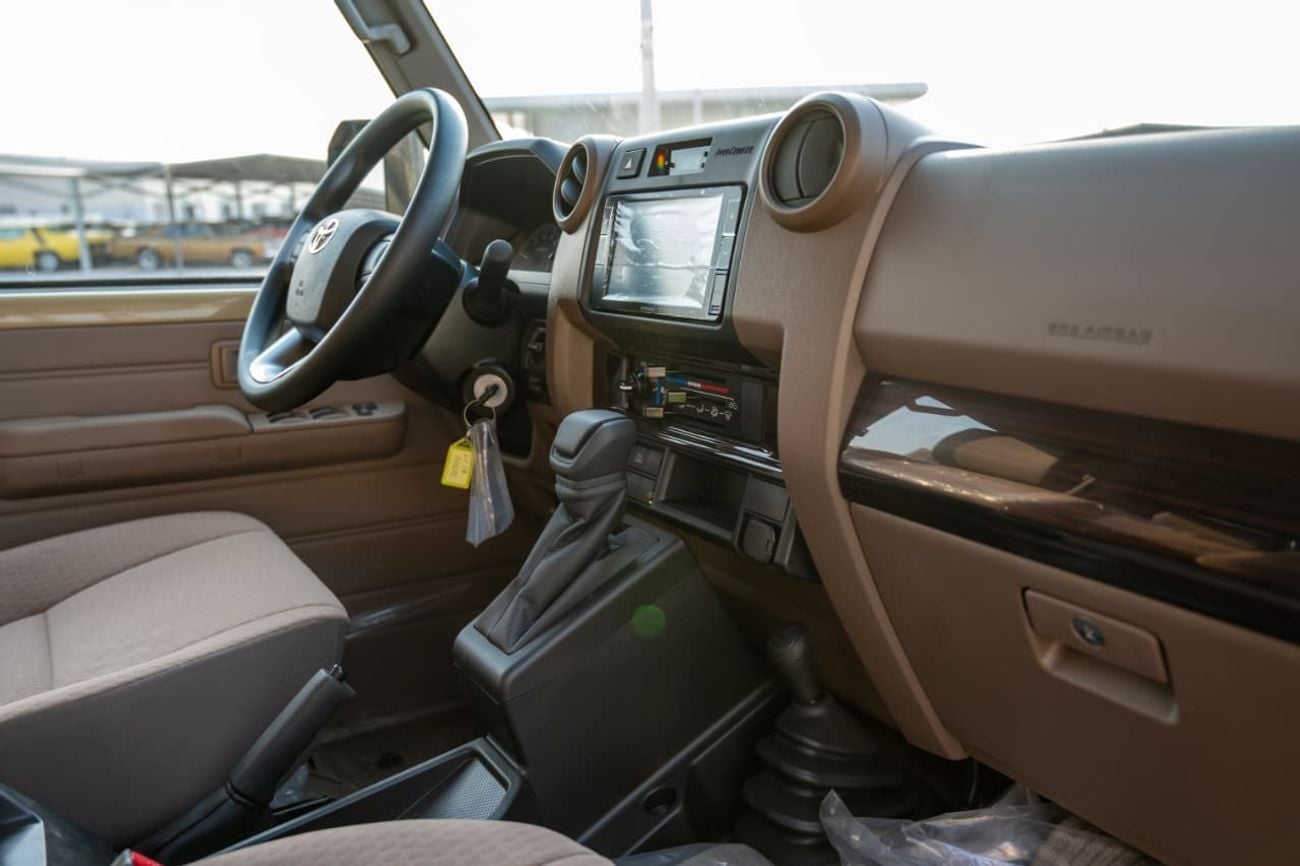 Toyota Land Cruiser Pickup 70 Standard 4.0L V6 ~ Petrol ~ Automatic