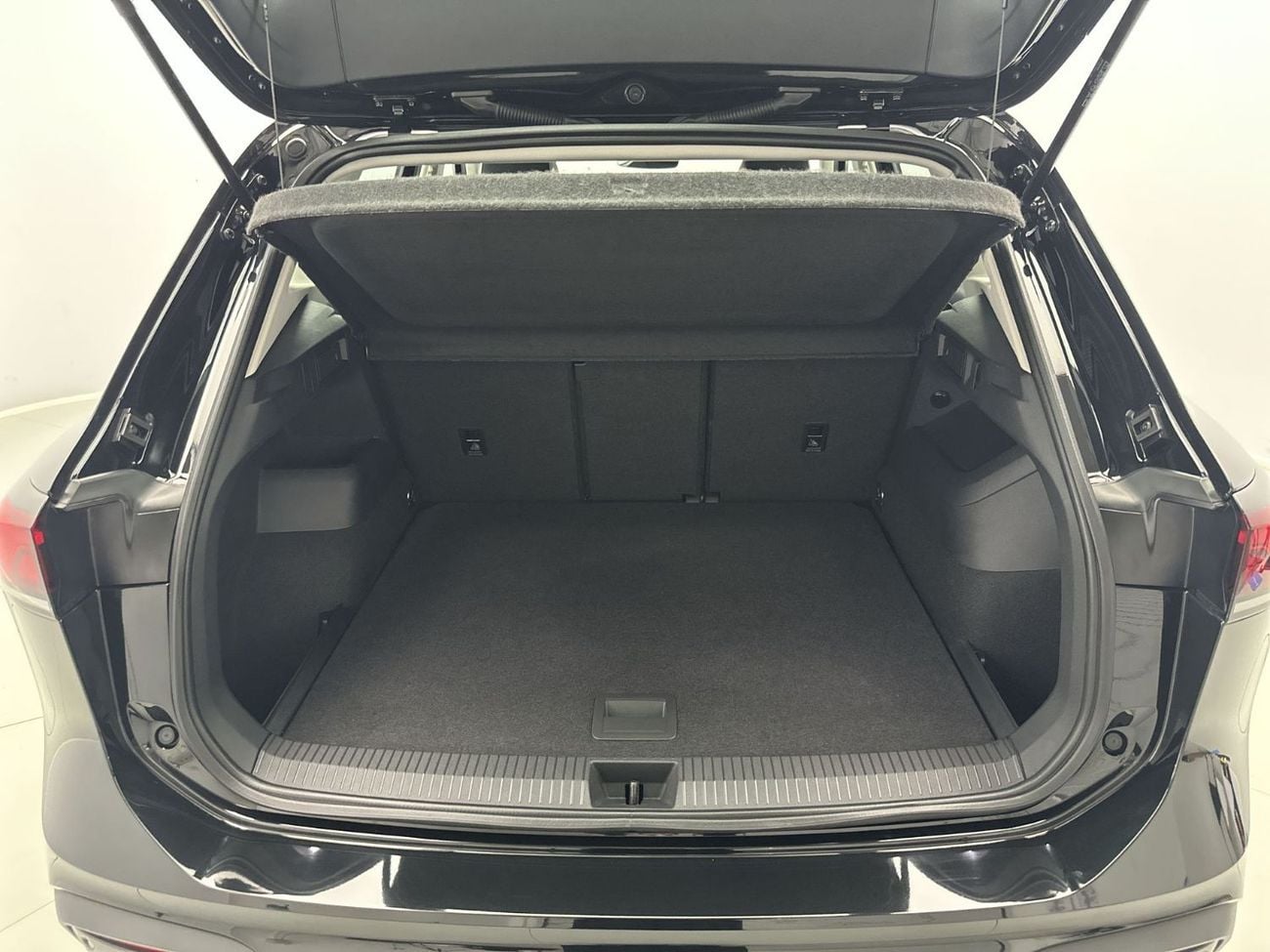 Volkswagen Tiguan LIFE Tiguan Life with Rear View Camera 1.4L | All-New Generation Design | VW Certified | Apple CarPlay
