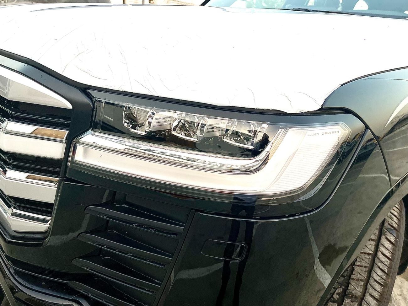 Toyota Land Cruiser VX LAND Cruiser VX 4.0 PETROL AT Omani Specs Fully Loaded | Soft Door closed | RADAR | JBL