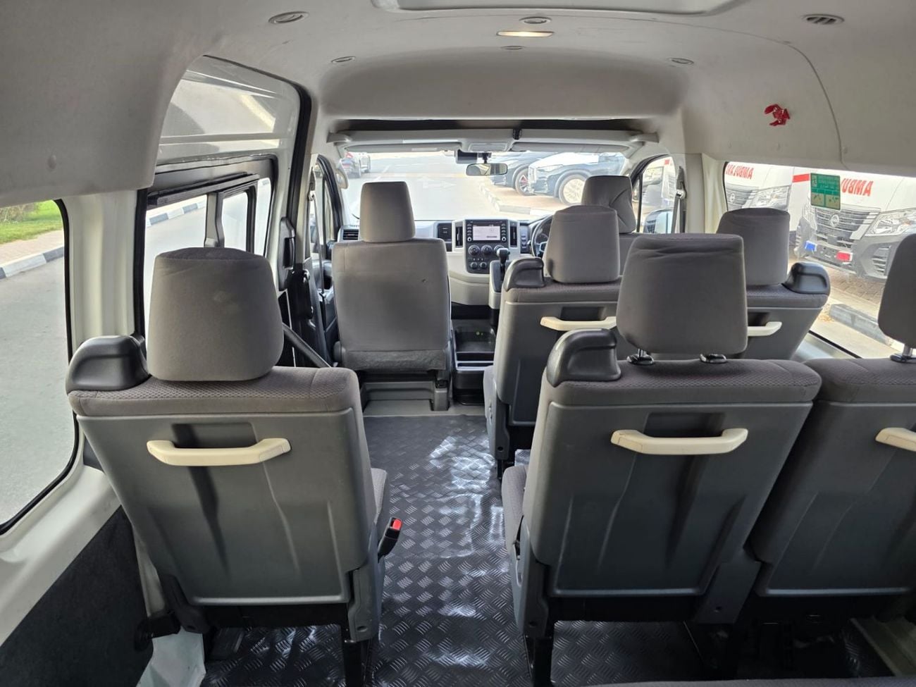 Toyota Hiace TOYOTA HIACE COMMUTER 12 SEATER DIESEL 2.8L RIGHT HAND DIVE