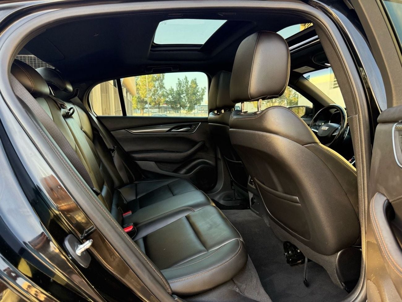 كاديلاك CT5 PREMIUM LUXURY مجهزة بالكامل بمواصفات كندية 2.0
