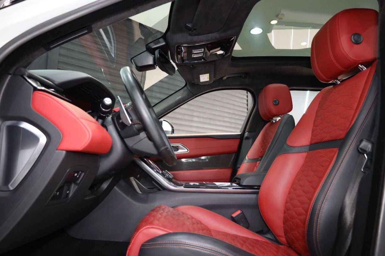 لاند روفر رينج روفر فيلار SVAutobiography Dynamic 5.0L 2020 Range Rover Velar SV Autobiography, Rear Entertainment Display, Panoramic Roof, GCC Specs!!