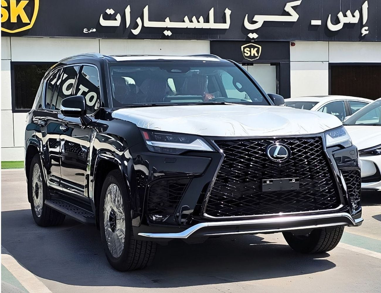 لكزس LX 600 F SPORT لكزس LX600 F.SPORT مارك ليفينسون || محرك بنزين V6 سعة 3.5 لتر، دفع رباعي، 22 عجلة قيادة، رادار، شاشة