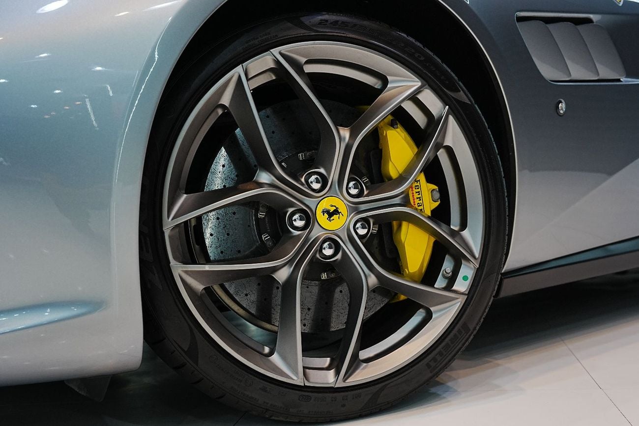 Ferrari GTC4 LUSSO T, Carbon Interior Pack, Passenger Display, Panoramic Roof, GCC Specs!!