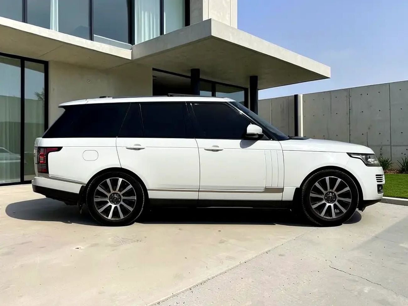 لاند روفر رينج روفر HSE | 5.0L V8 | 4WD | GCC SPECS