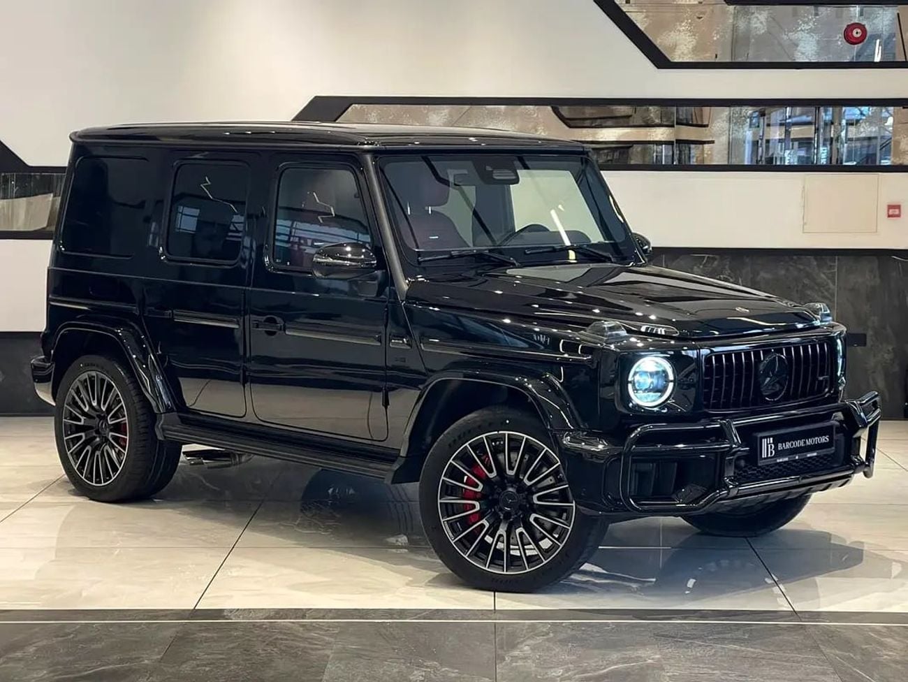 Mercedes Benz G63 AMG / G63 / / KM / GERMANY SPECS / CARBON FIBER / DOUBLE NIGHT / BACK SCREEN /