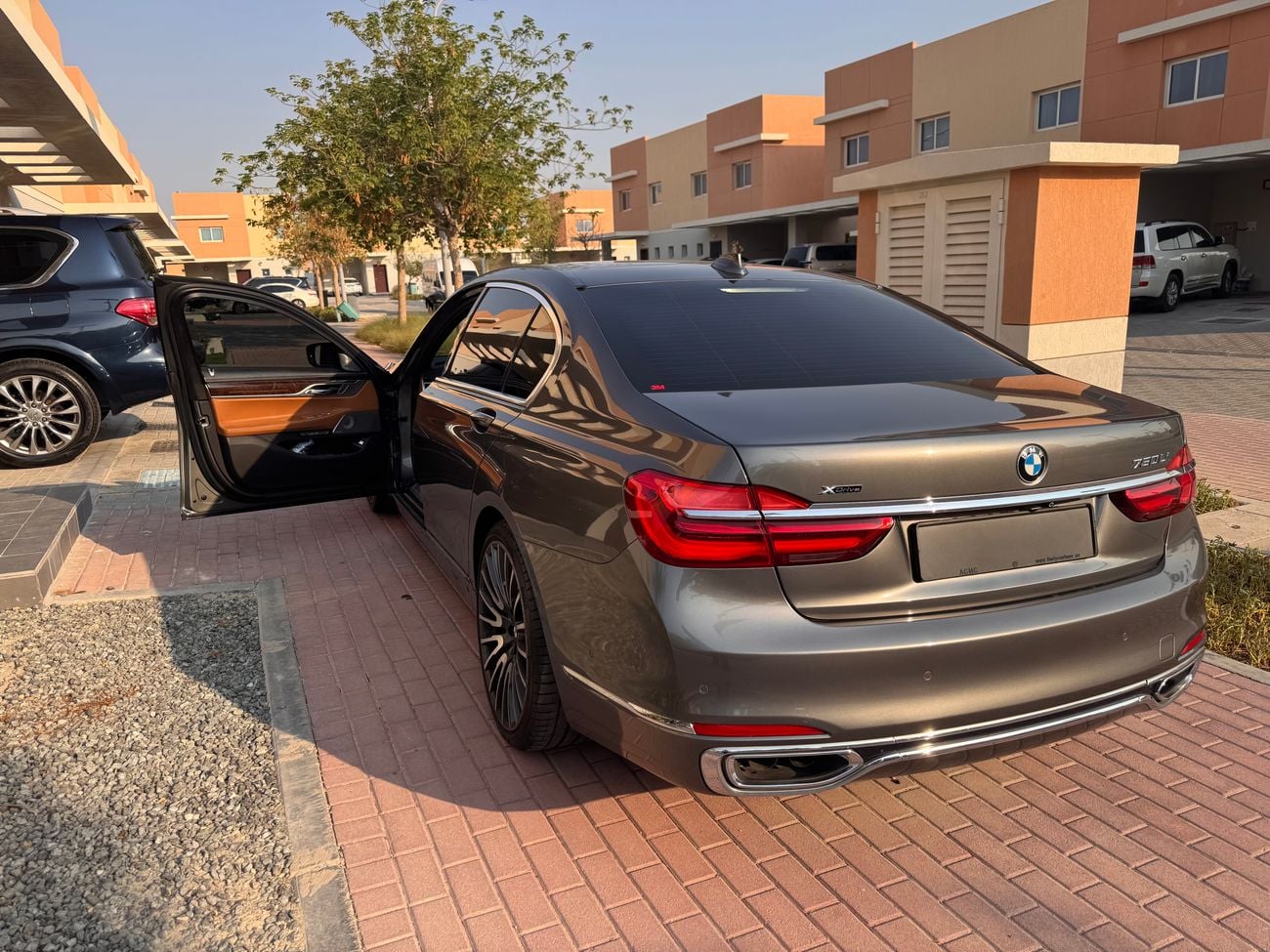 بي أم دبليو 750Li إكس درايف لاكجوري