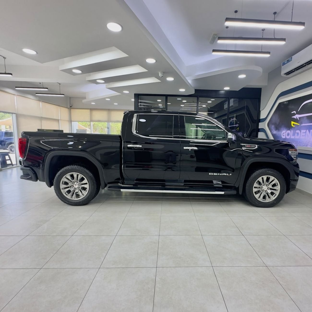 جي أم سي سييرا 1500 DENALI ULTIMATE جي إم سي سييرا دينالي