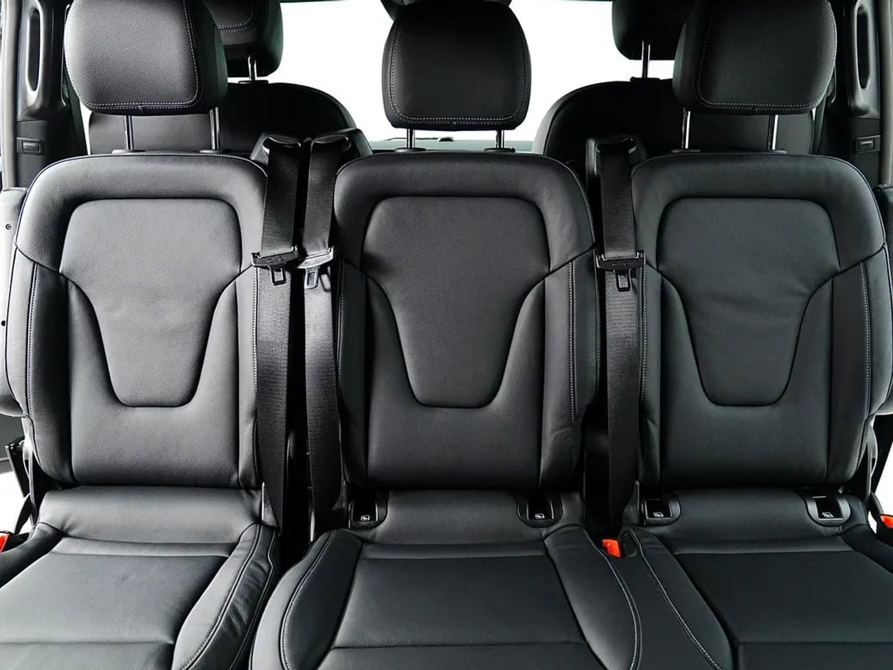Mercedes Benz V300 AVANTGARDE Dealer WARRANTY | GCC specs | V300 AVANGARDE