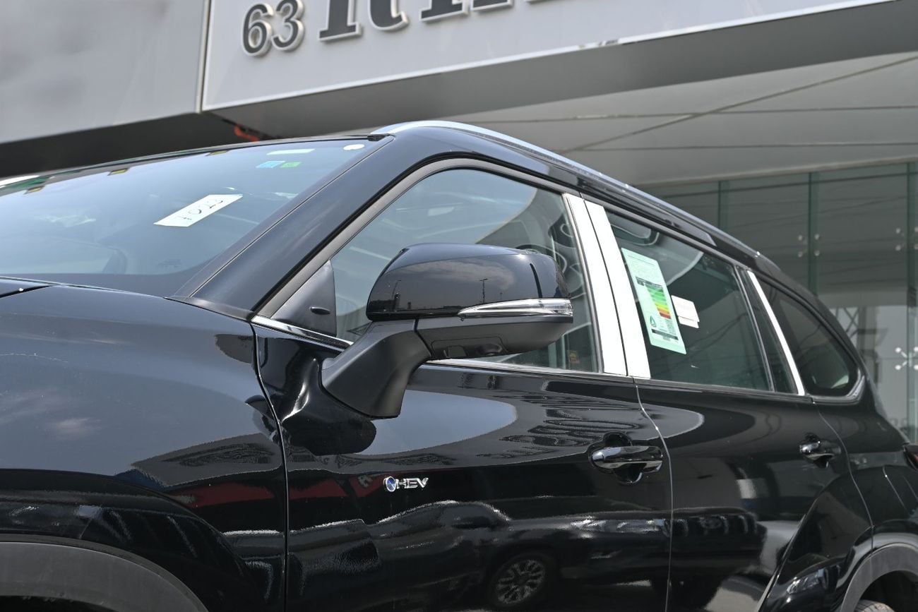 تويوتا هايلاندر LTD HEV محرك هجين سعة 2.5 لتر ونظام دفع رباعي، اللون أسود