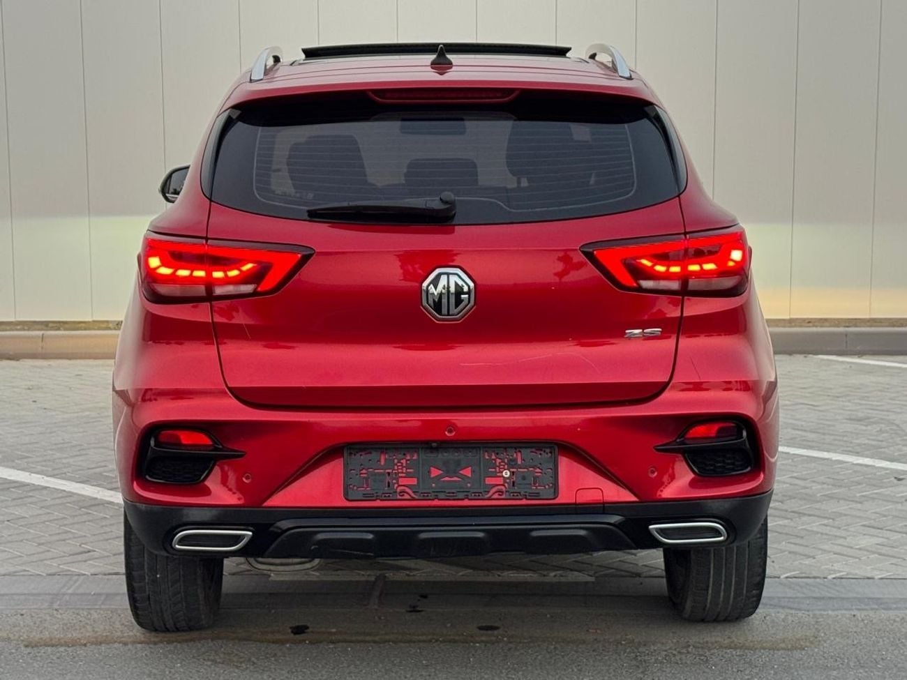MG ZS LUX