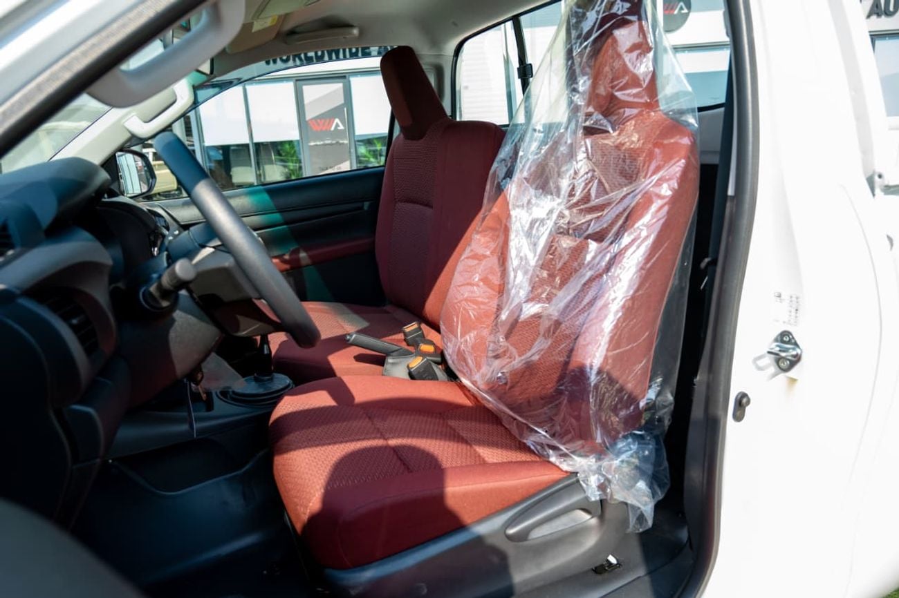 تويوتا هيلوكس Hilux 2.4 Diesel Four Wheel Drive 2 Door Manual Transmission