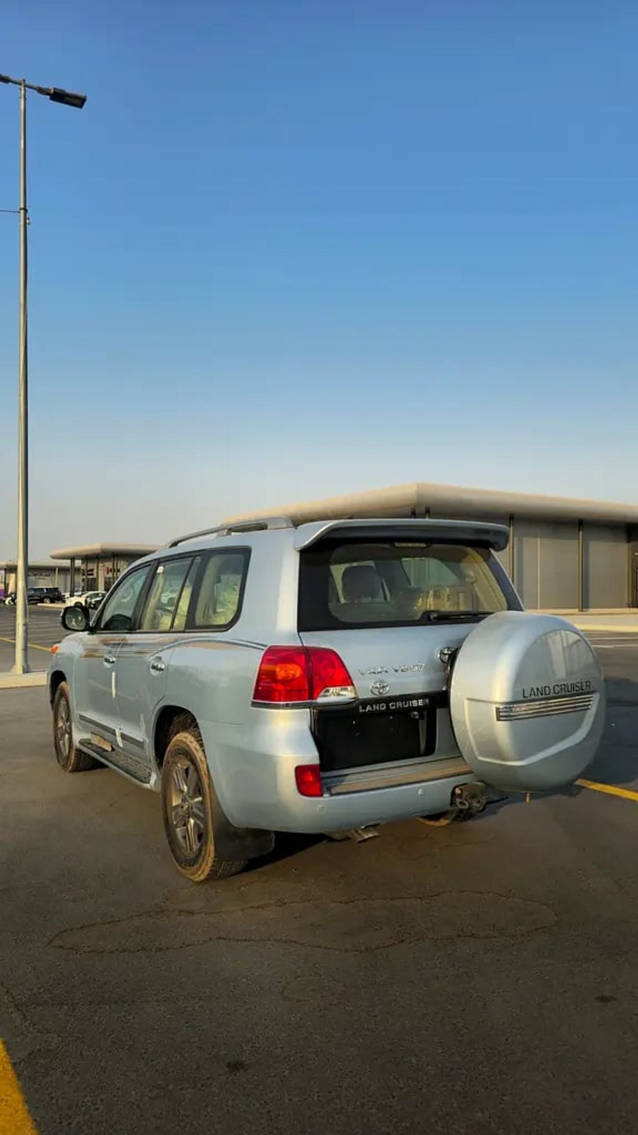 Toyota Land Cruiser VXR V8 5.7L GCC Specs