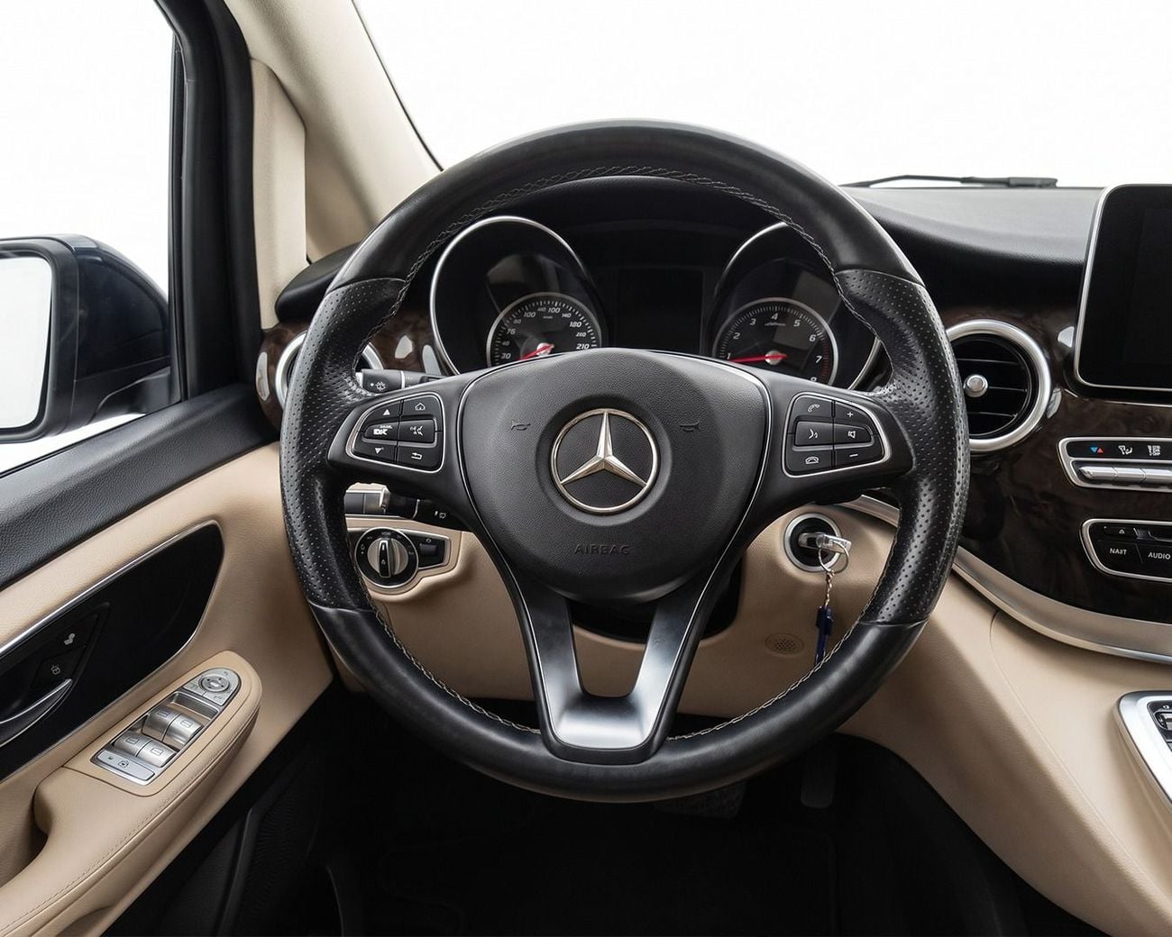 Mercedes Benz V 250 AVANTGARDE LWB l GCC Specs | AED 1,482 / Monthly