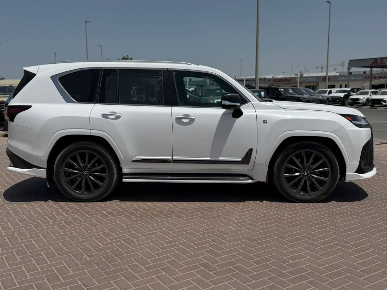 لكزس LX 600 SIGNATURE LEXUS LX600 3.5L twin turbo Model 2026