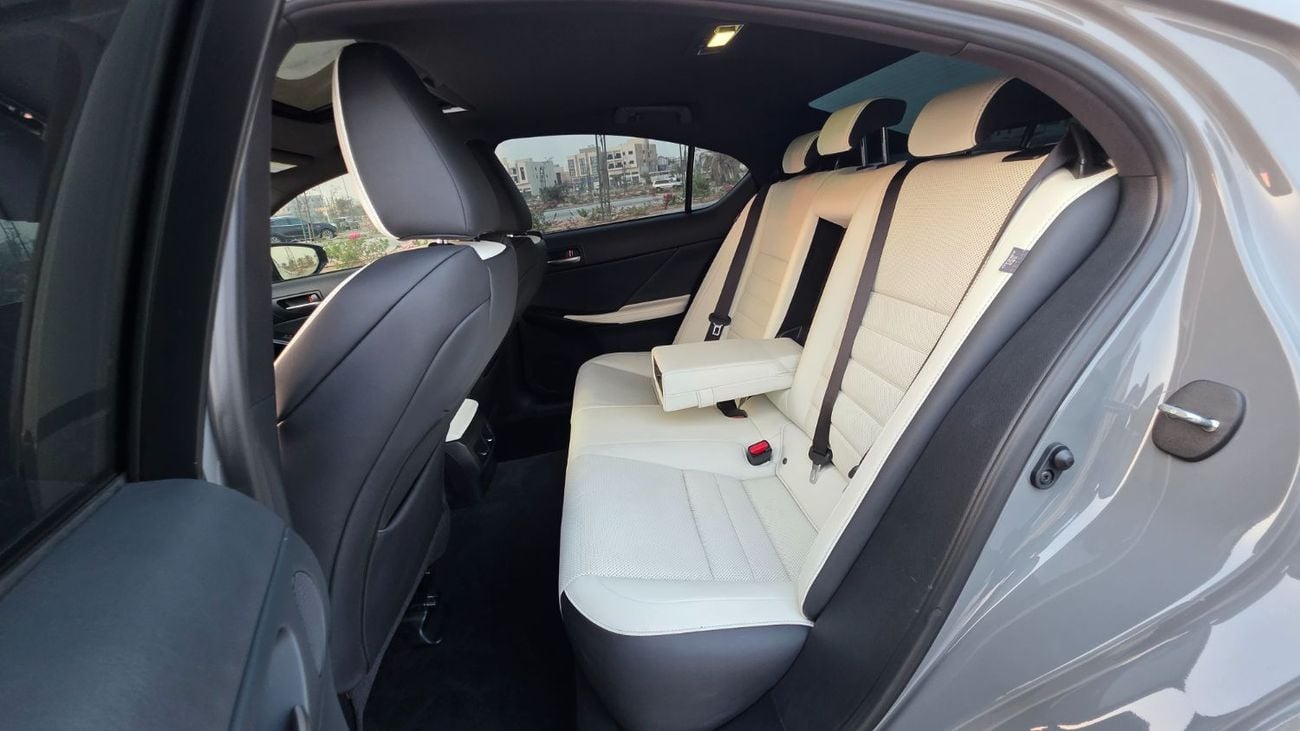 لكزس IS 350 F SPORT نسخة خاصة