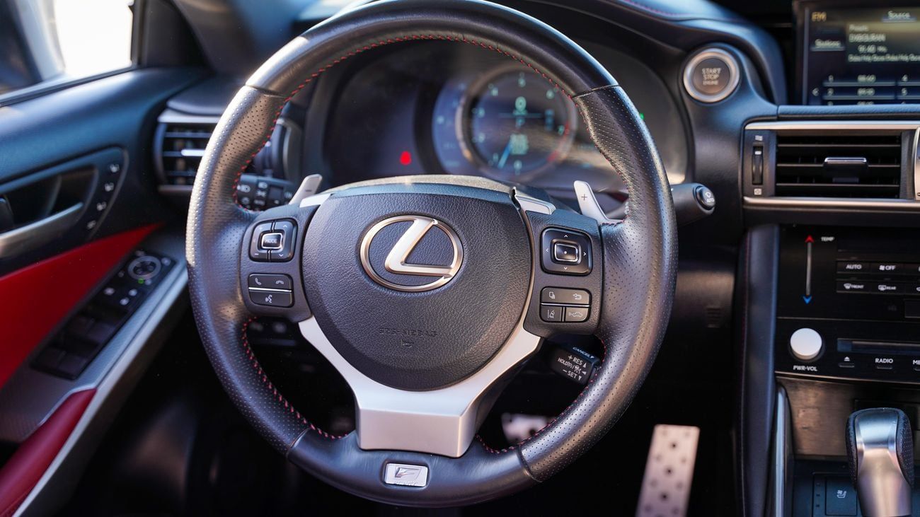 لكزس IS 350 F SPORT PLATINUM