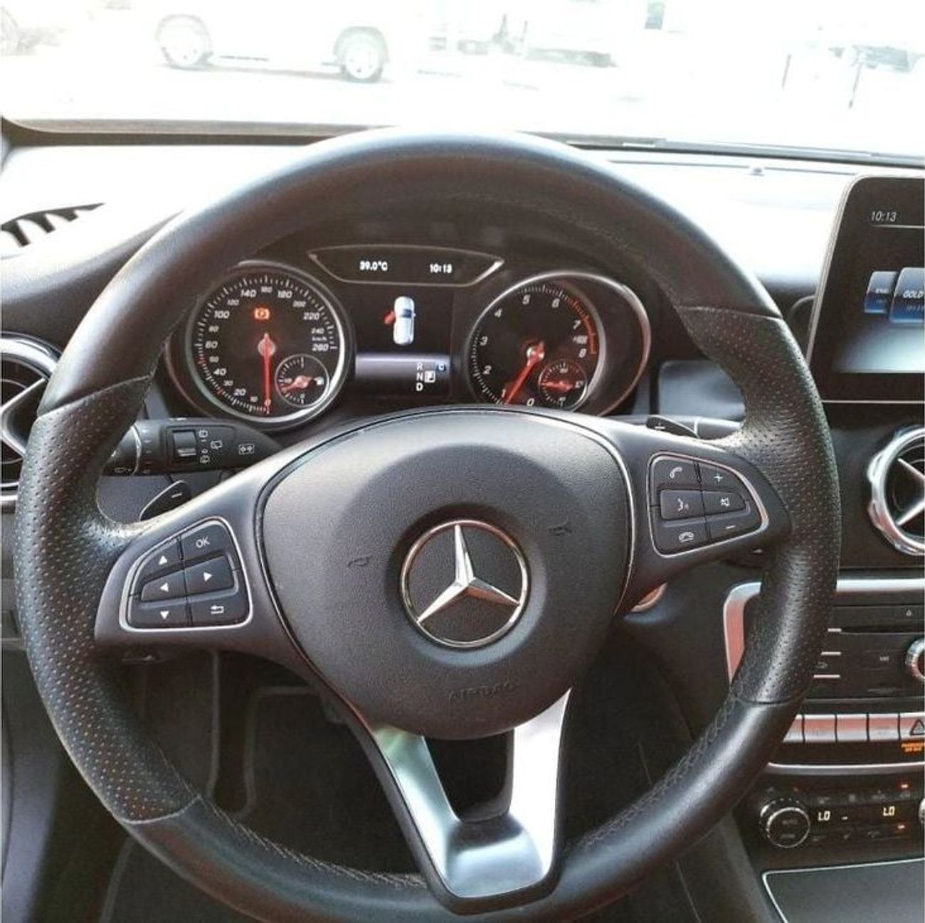 Mercedes Benz GLA250 STANDARD