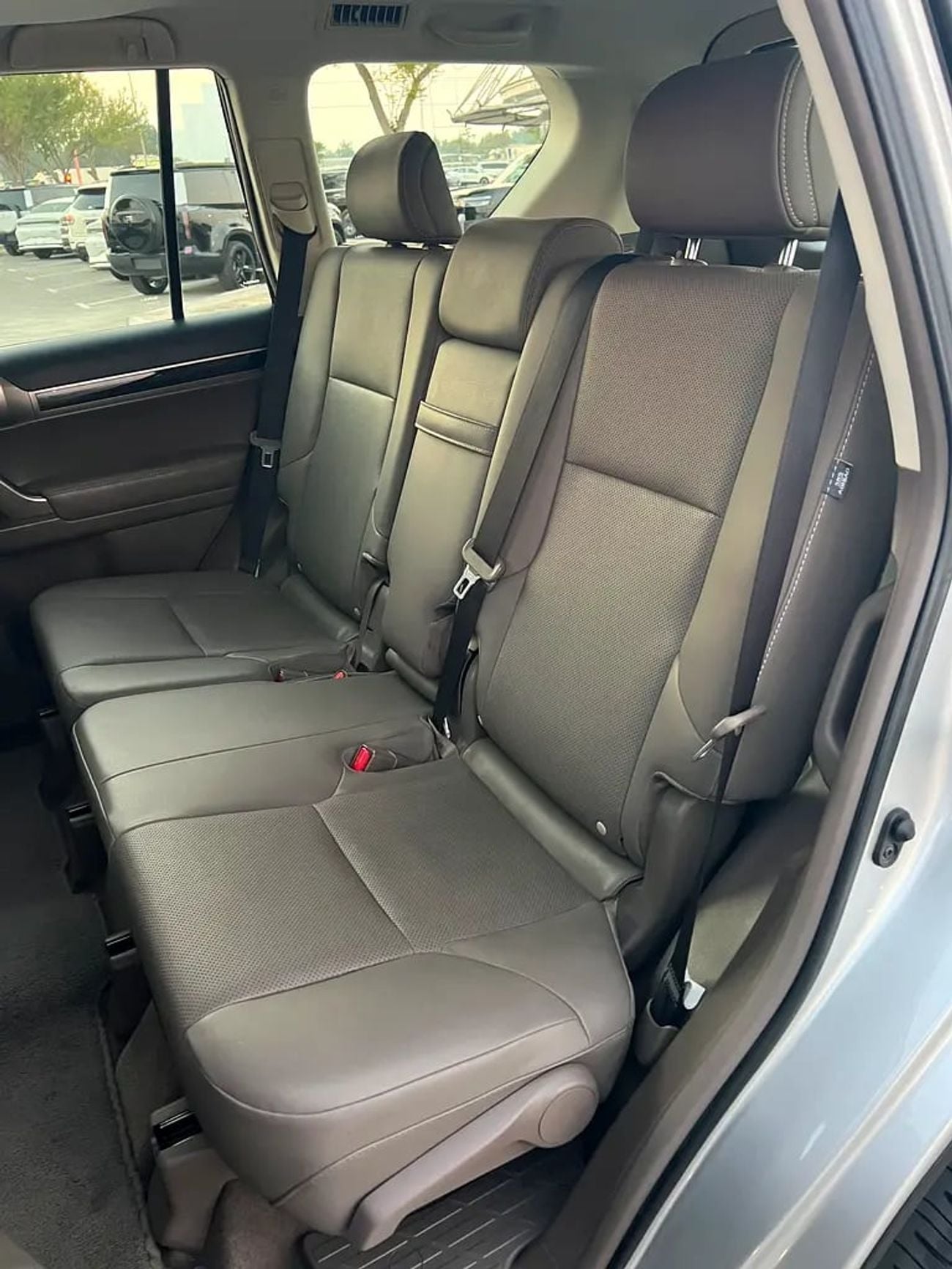 لكزس GX 460 GX 460 GCC Specs full option single owner full service history from al Futtaim automobile