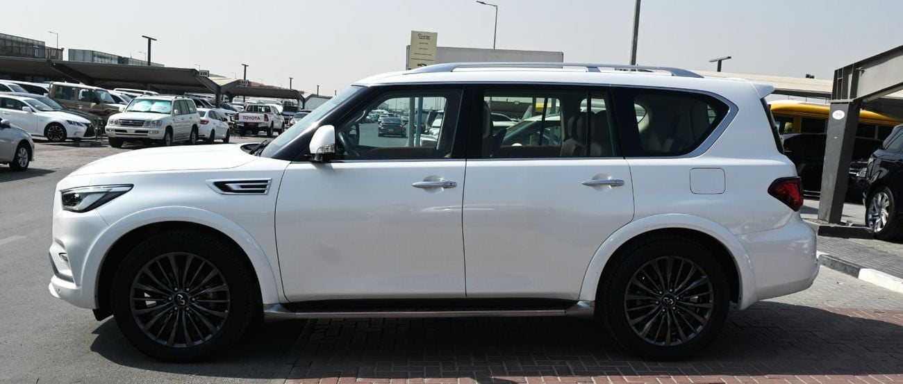 Infiniti QX80 LUXE SENSORY PROACTIVE BLACK EDITION