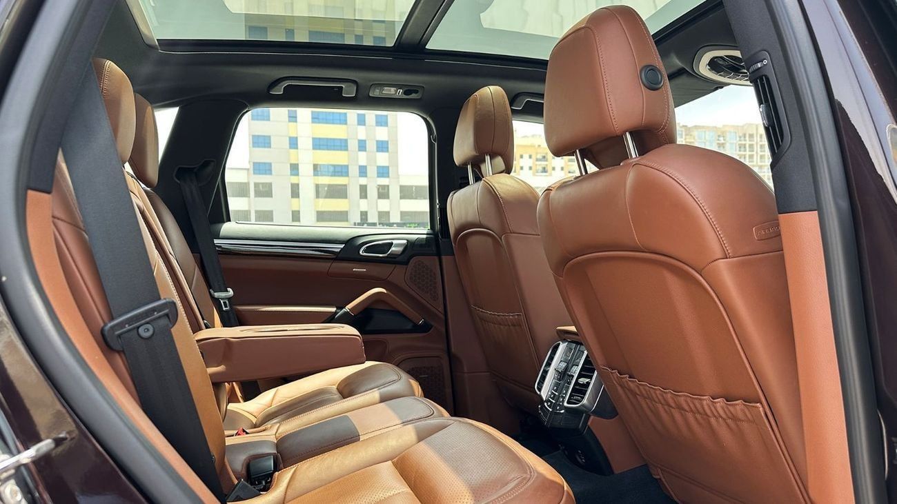 Porsche Cayenne S Platinum Edition 2018 GCC Full Service History