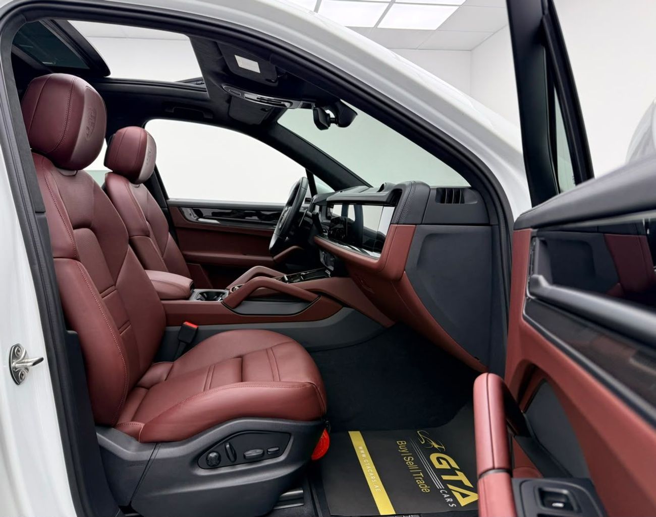 بورش كايان GTS بورش كايين جي تي إس موديل 2025، ضمان بورش ساري حتى 2027، سجل صيانة كامل لدى بورش، عداد كيلومترات منخ