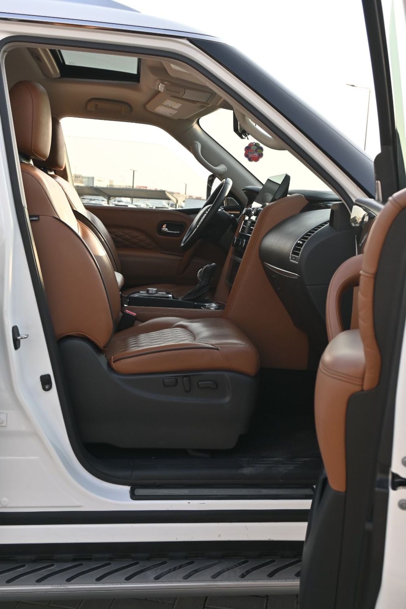 Infiniti QX80 LUXE SENSORY PROACTIVE BLACK EDITION